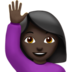 苹果系统里的举手的女人：深色肤色emoji表情