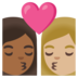 安卓系统里的亲吻: 女人女人中等-深肤色中等-浅肤色emoji表情