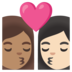 安卓系统里的亲吻: 女人女人中等肤色较浅肤色emoji表情