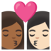 安卓系统里的亲吻: 女人女人中等-深肤色较浅肤色emoji表情